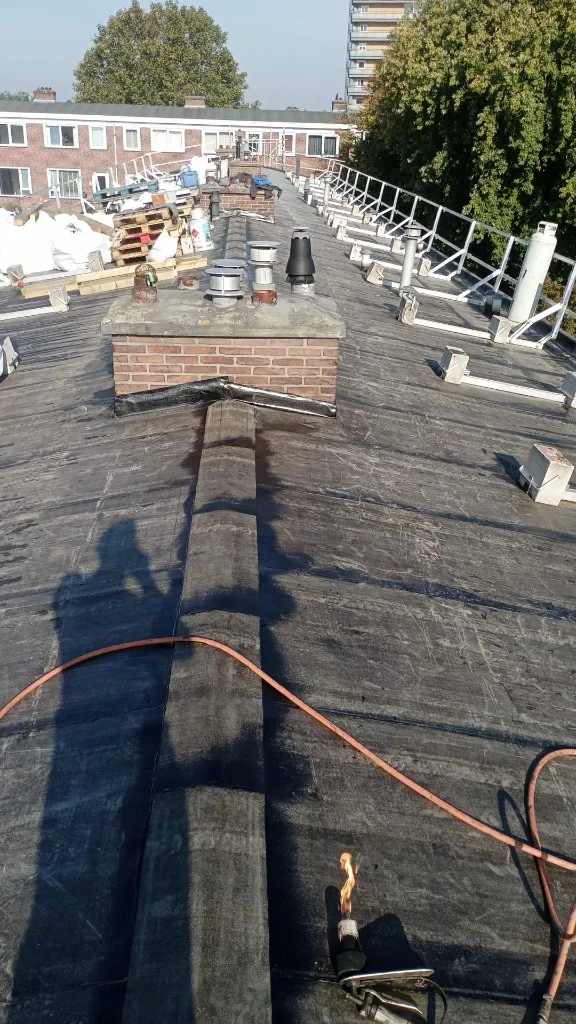 Vakkundig bitumen dakwerk met brander door Boyanov dakdekkers